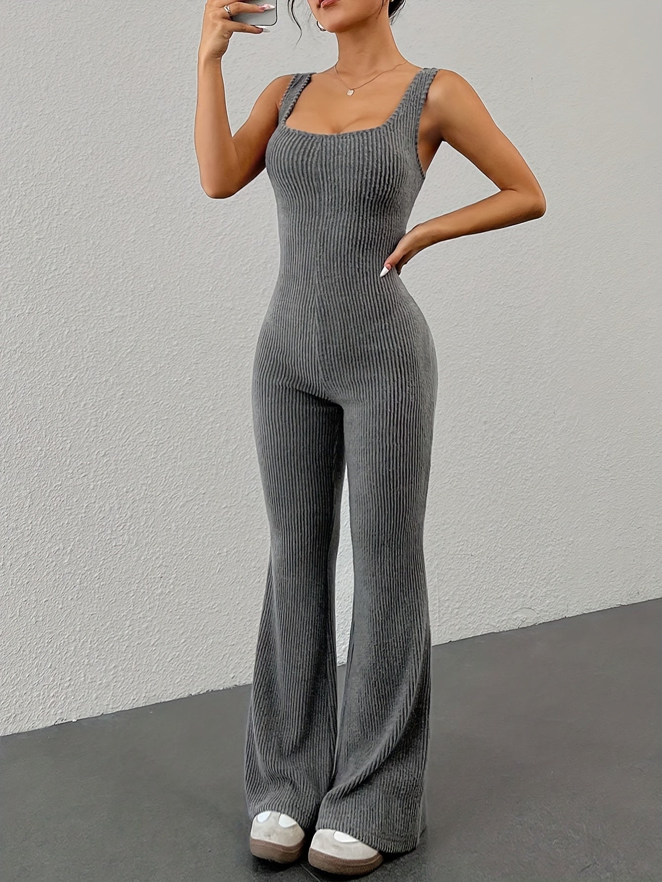 Nadia – Zwarte ribbel jumpsuit met vierkante hals en wijde pijpen
