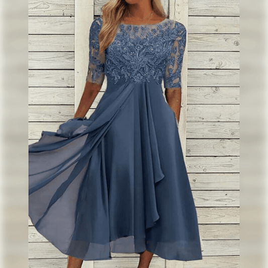 Lila – Zomerjurk van chiffon met kanten bovenlaag en halflange mouwen