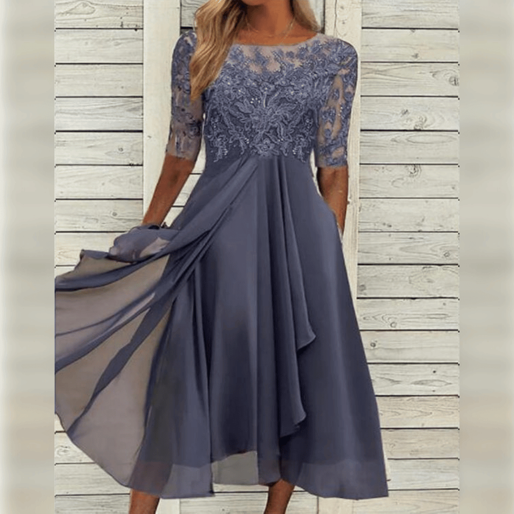 Lila – Zomerjurk van chiffon met kanten bovenlaag en halflange mouwen