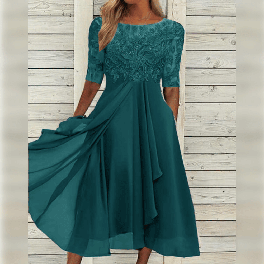 Lila – Zomerjurk van chiffon met kanten bovenlaag en halflange mouwen