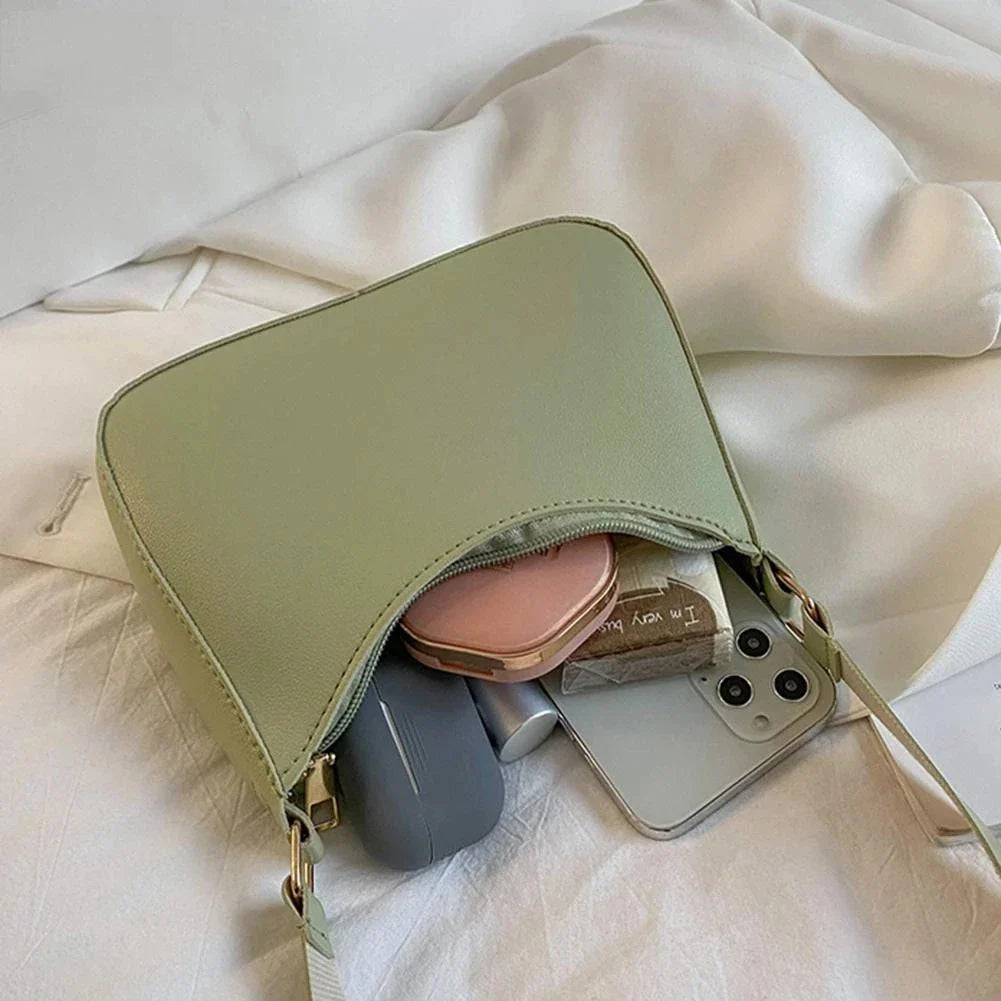 Romy – Zwarte Pu Schoudertas Met Retro Silhouet En Korte Riem