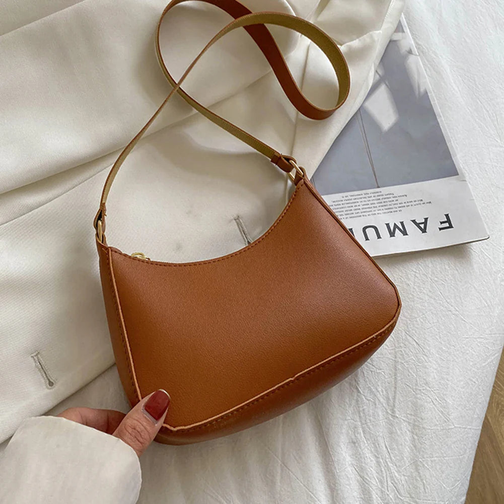 Romy – Zwarte Pu Schoudertas Met Retro Silhouet En Korte Riem