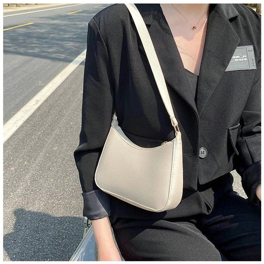 Romy – Zwarte Pu Schoudertas Met Retro Silhouet En Korte Riem