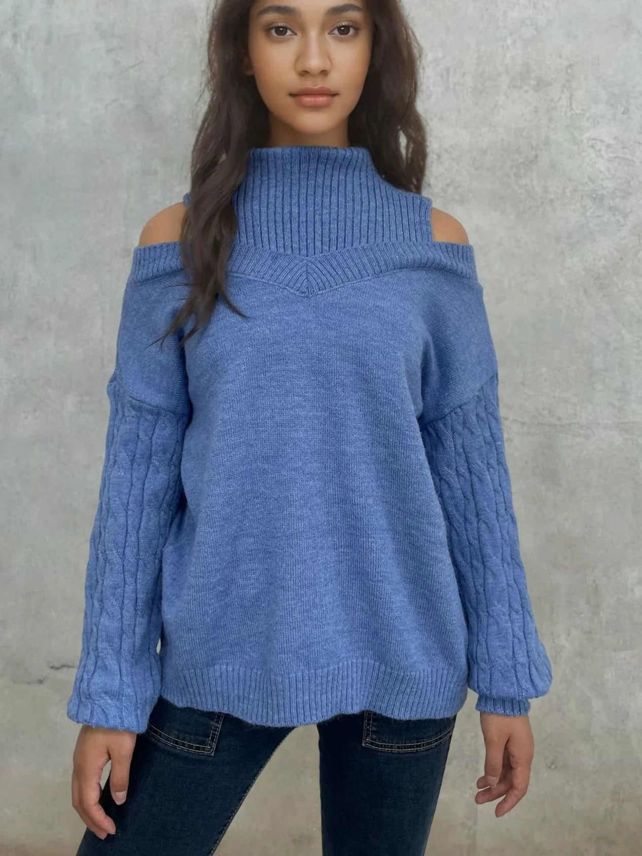 Livia – kabelgebreide off-shoulder trui met lantern mouwen