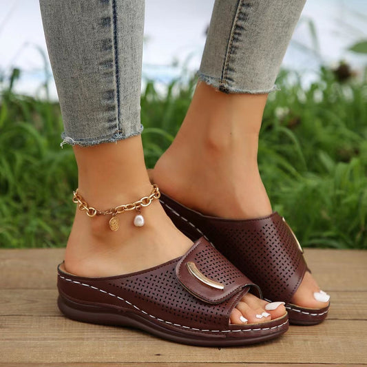 Mowa – Sleehak sandalen met geperforeerde band