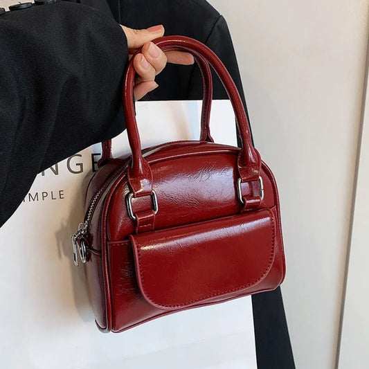 Ruby – rode underarm schoudertas van glad pu-leer met korte band