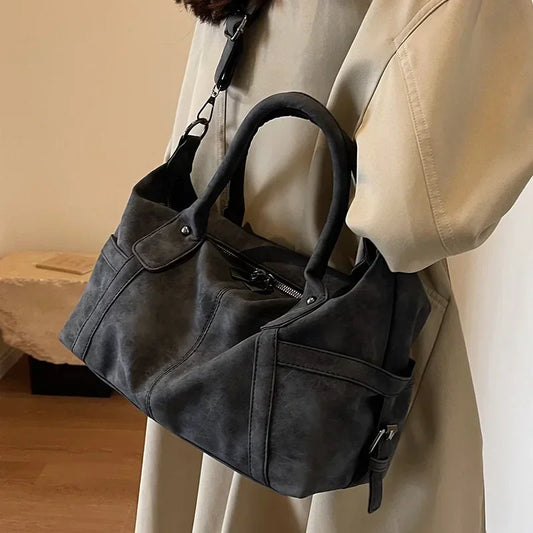 Elin – ruime retro schoudertas van pu-leer met crossbodyband