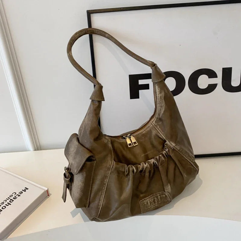 Fay – compacte underarm schoudertas van glad kunstleer met retro vormen