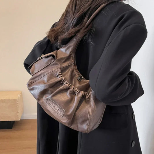 Fay – compacte underarm schoudertas van glad kunstleer met retro vormen