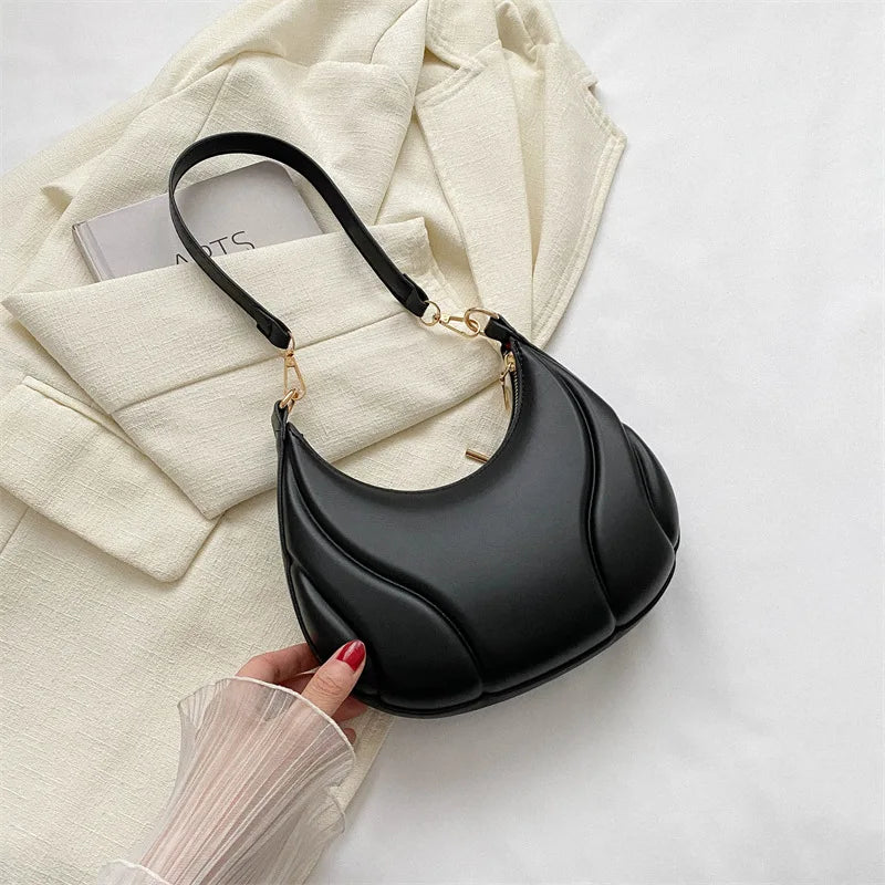 Mae – saddle schoudertas van pu leer met retro lijnen en verstelbare riem