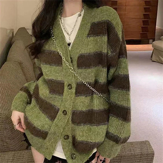 Romy – retro cardigan vest met groene strepen en v-hals in relaxed fit