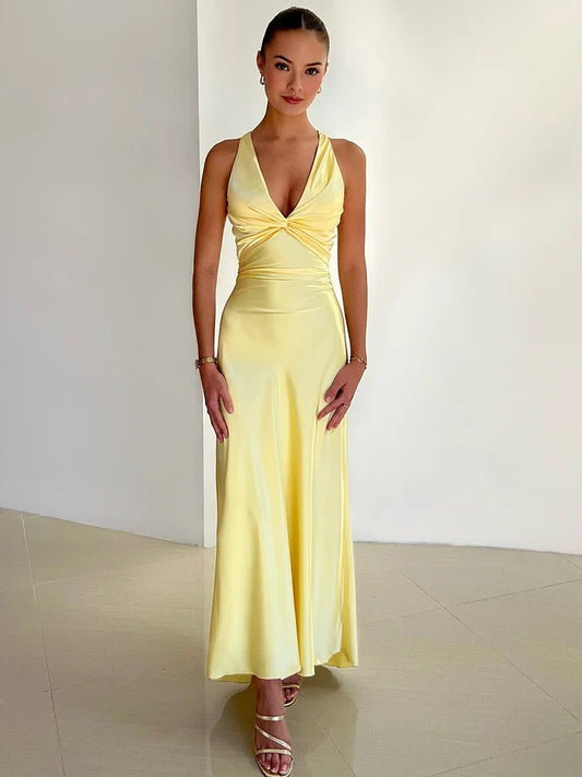 Elena – Satijnen Maxi avondjurk met halternek en elegante vloeiende rok