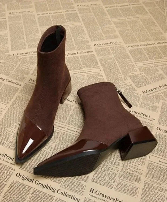 Noir – enkellaarsjes met suède afwerking en glanzende patent details