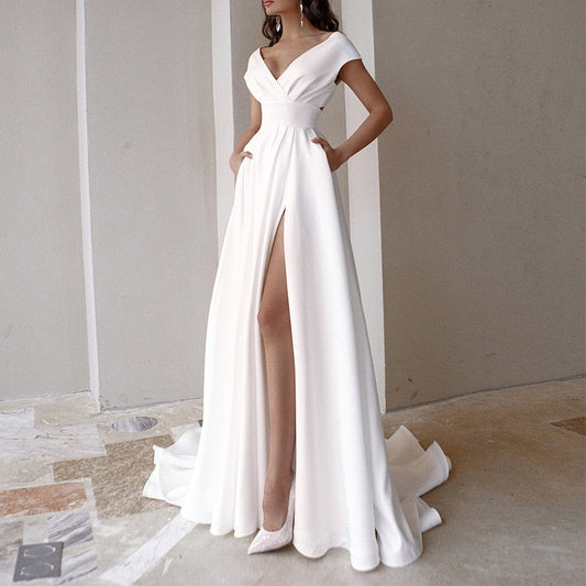 Elvira – Maxi Avondjurk met Diepe V-hals en elegante zijsplit