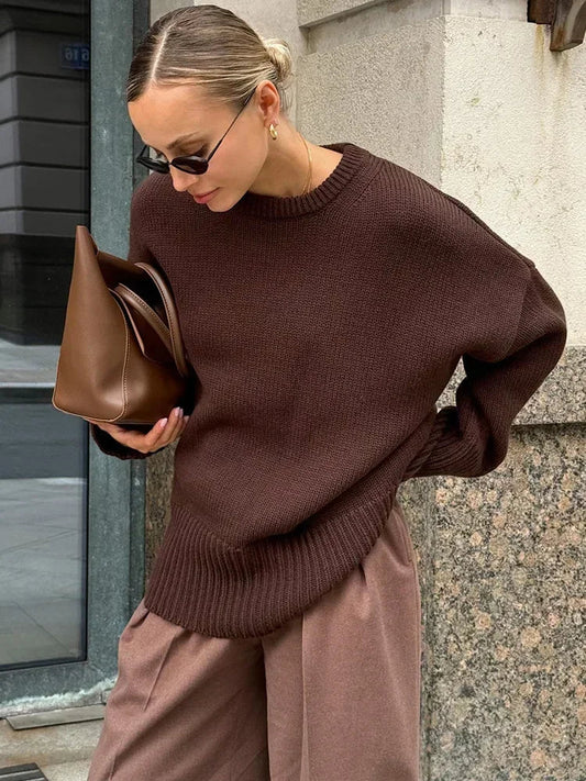 Alba – relaxed knit trui met ronde hals en brede ribzoom