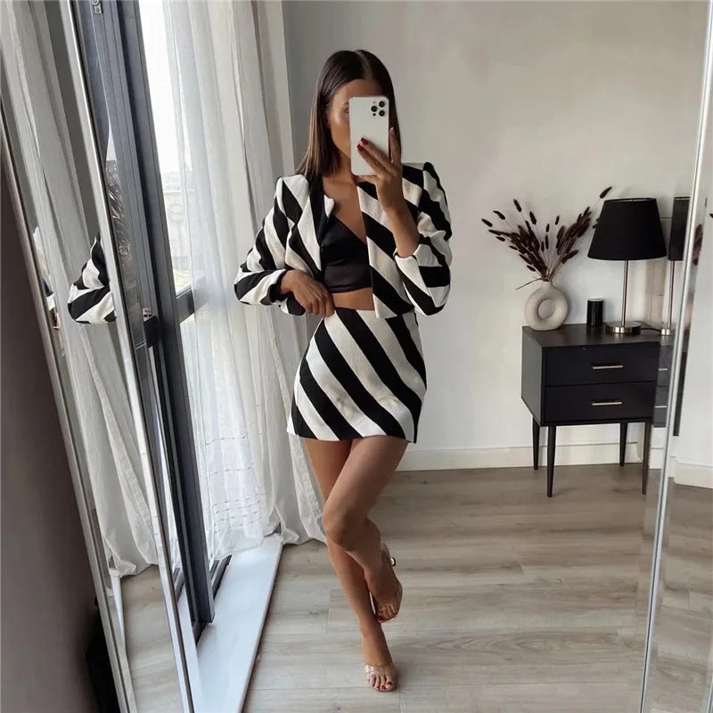 Laura- Zomer Set met Cropped Top en Mini-Rok in Zwart-Wit