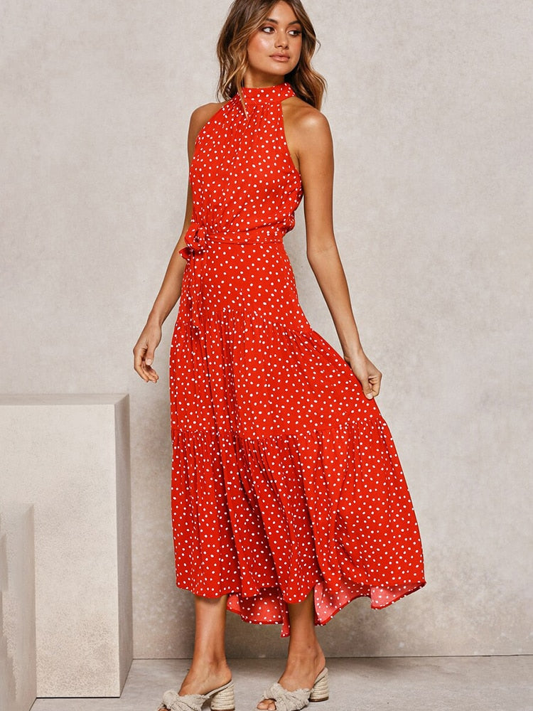 Lola – Zwart-witte halter midi-jurk met polkadots en flatterende tailleceintuur