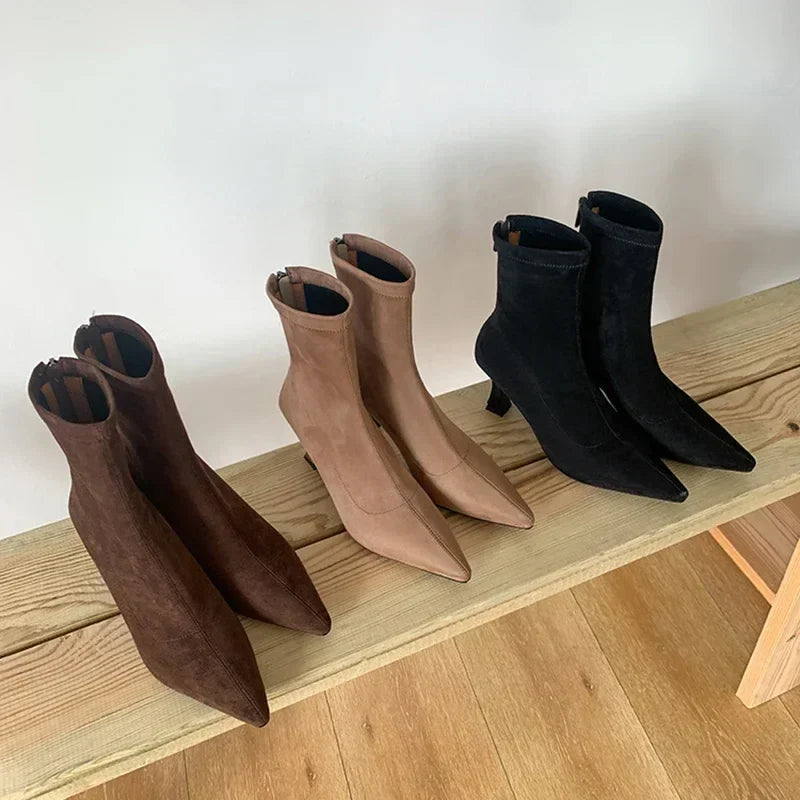 Avery – sock boots met suede-look en stilettohak