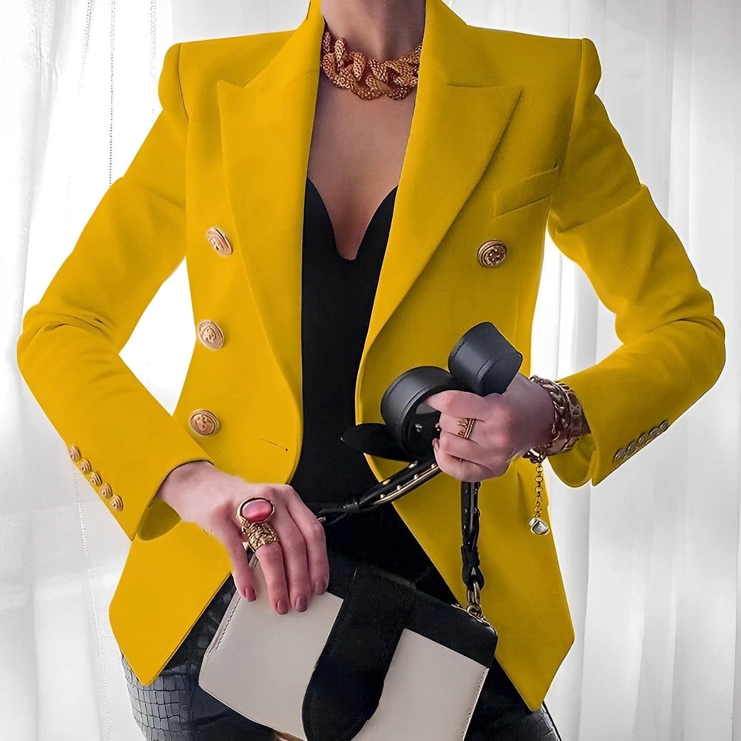 Hedy – getailleerde blazer met tweeknoopsluiting en zachte voering