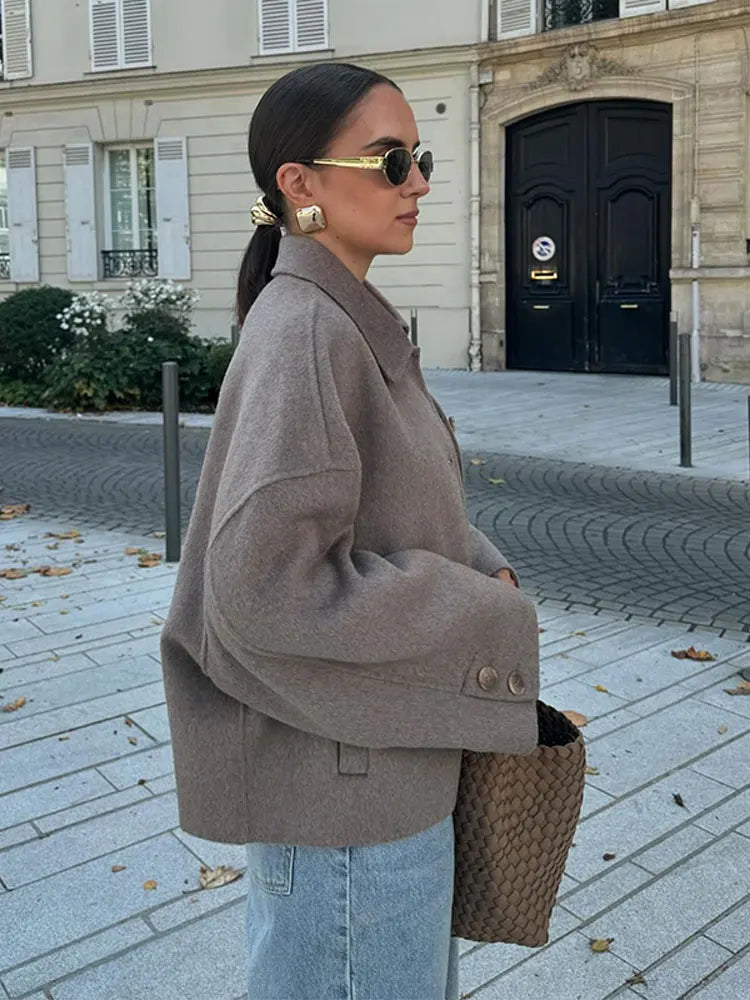 Arden – oversized wolmix jas met statement knopen en klassieke kraag