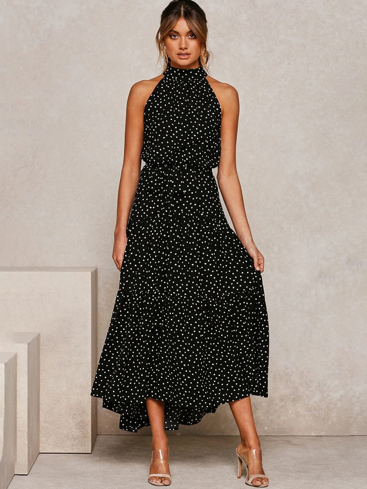 Lola – Zwart-witte halter midi-jurk met polkadots en flatterende tailleceintuur