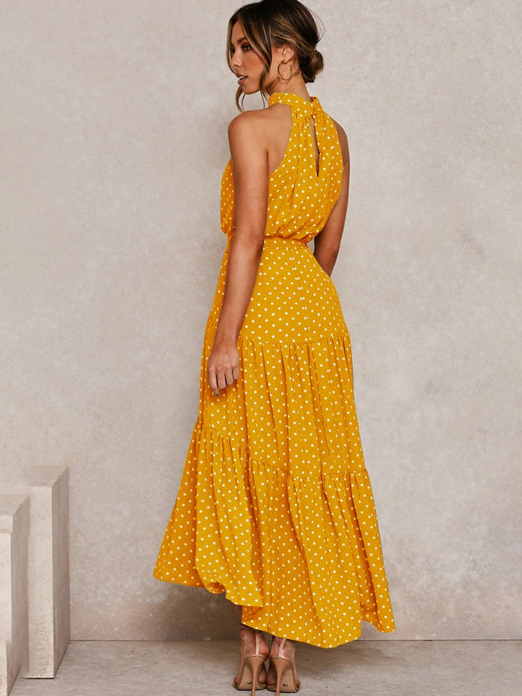 Lola – Zwart-witte halter midi-jurk met polkadots en flatterende tailleceintuur
