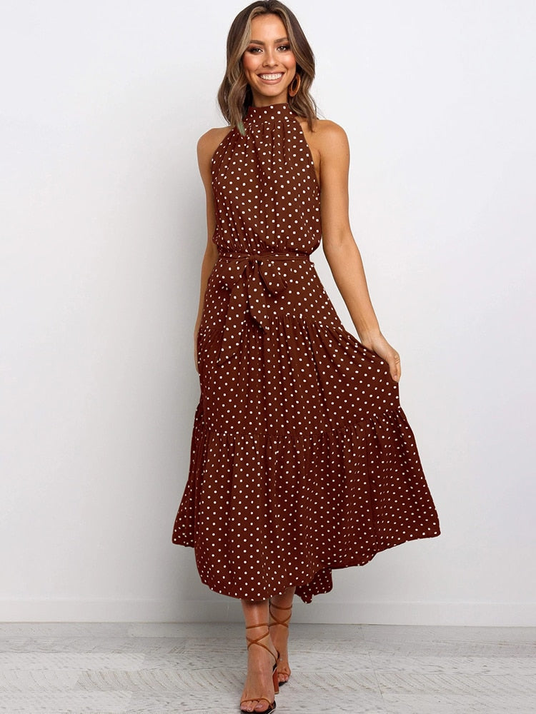 Lola – Zwart-witte halter midi-jurk met polkadots en flatterende tailleceintuur