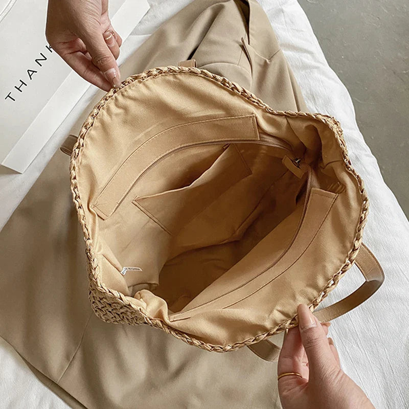 Maya – ronde stro schoudertas met gevlochten design