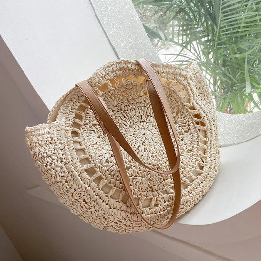 Maya – ronde stro schoudertas met gevlochten design
