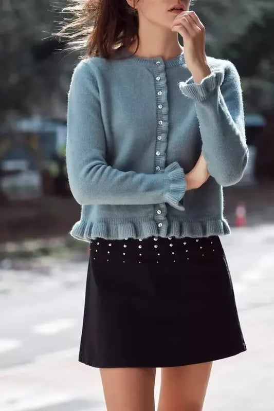 Ella – ruffled cardigan vest met ronde hals en enkele knopen