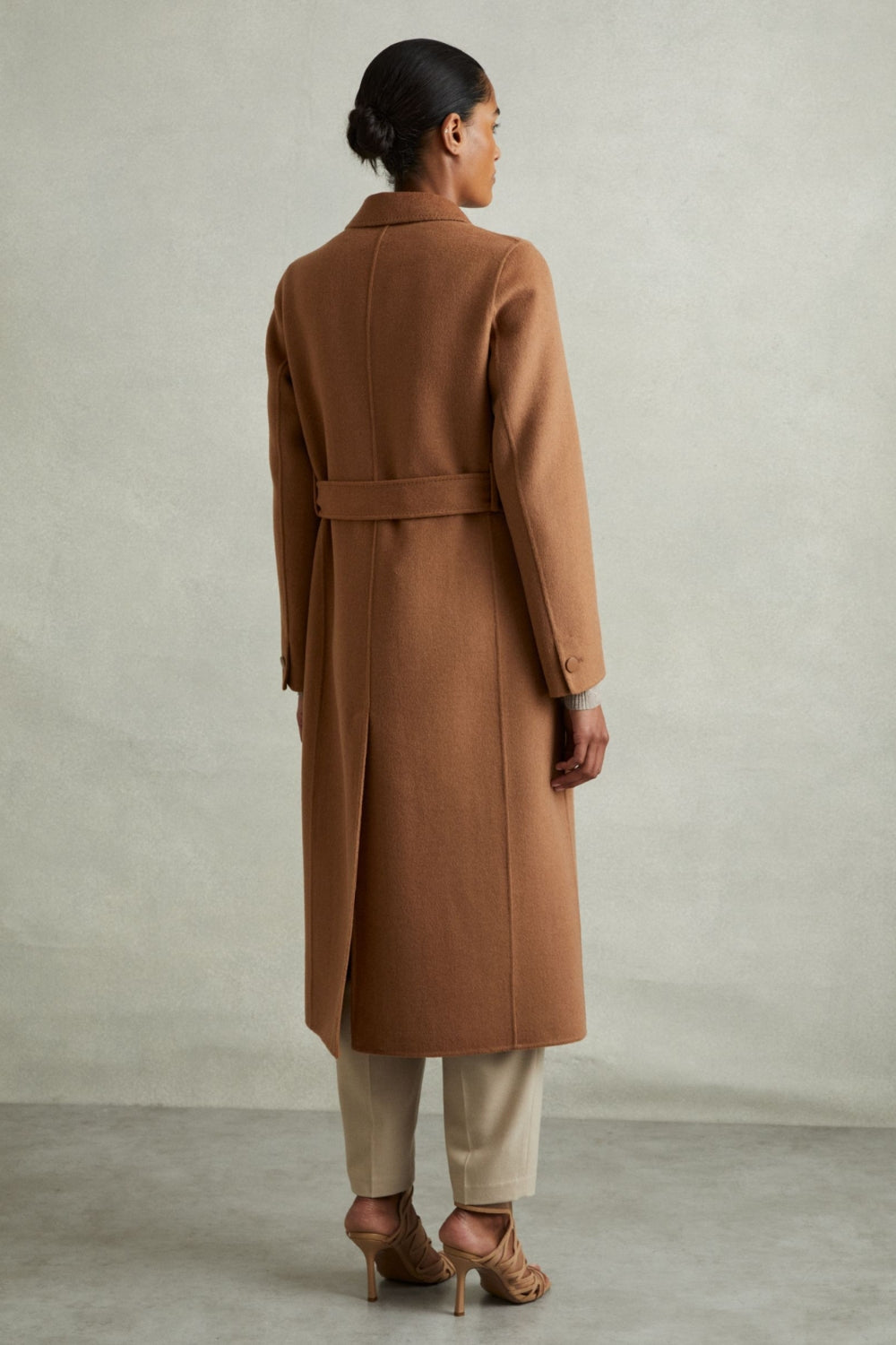 Eline – Lange wollen trenchcoat met klassieke ceintuur