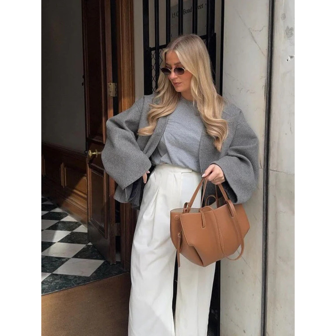 Celine – schoudertas met ruime inhoud en verstelbare band