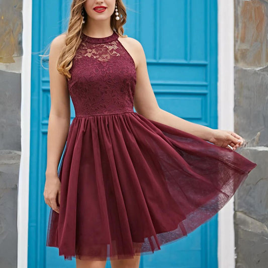 Antonette – maxi galajurk met kanten halter en elegante pasvorm