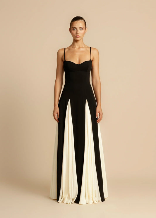 Lily – getailleerde jurk met een subtiele V-hals