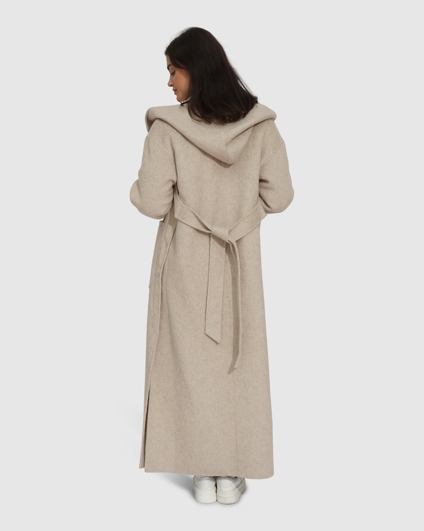 margaret – beige trenchcoat met rechte snit en lichte stof