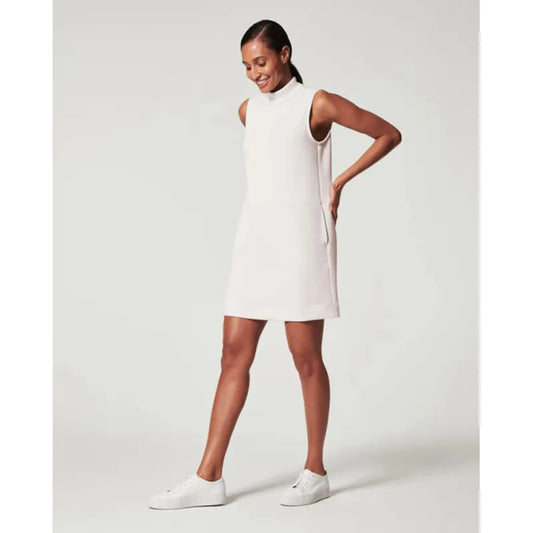 Ella – Mouwloze witte jurk met ronde hals