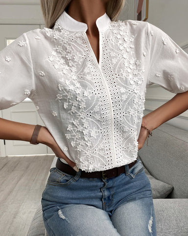 Kira - Geborduurde damesblouse met korte mouwen