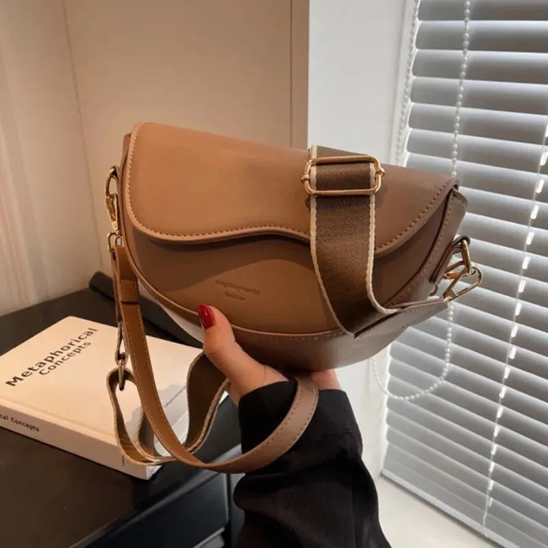 Lena – Vintage Saddle Crossbody Tas Met Flapsluiting En Ronde Vorm