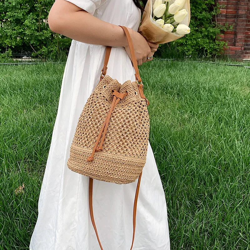 Lina – gevlochten straw crossbody handtas met lange band