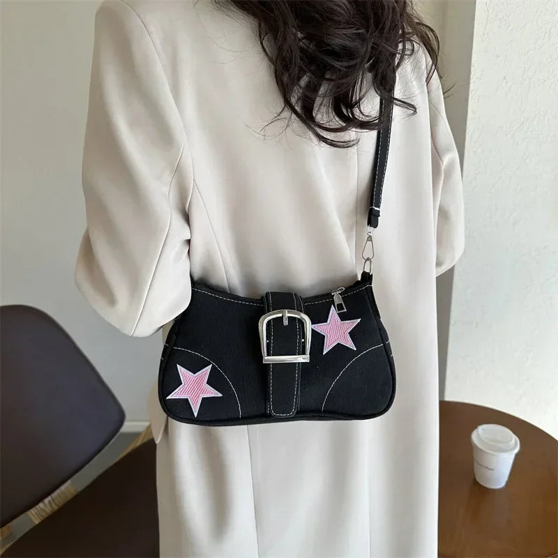 Tess – compacte schouder tas met star patroon en korte hengsels