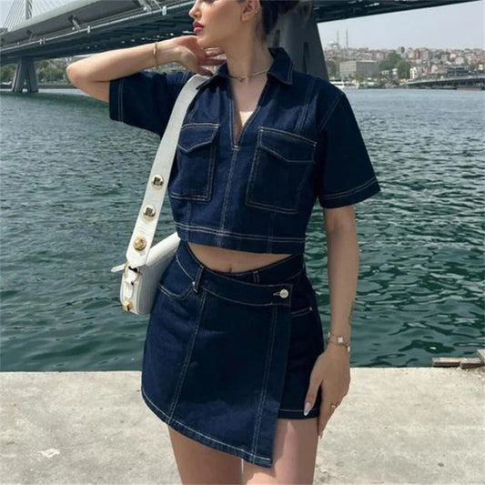 Zariyah – Denim set met cropped blouse met korte mouwen en asymmetrische rok