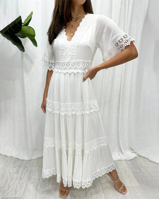 Amelia – Witte kanten jurk met verfijnde details