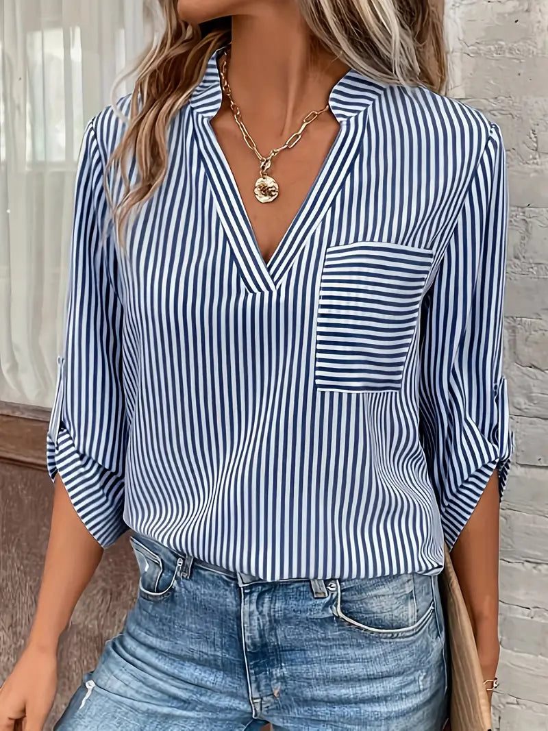 Camille - Luchtige Blouse met Tijdloos Streeppatroon en Flatterende V-hals