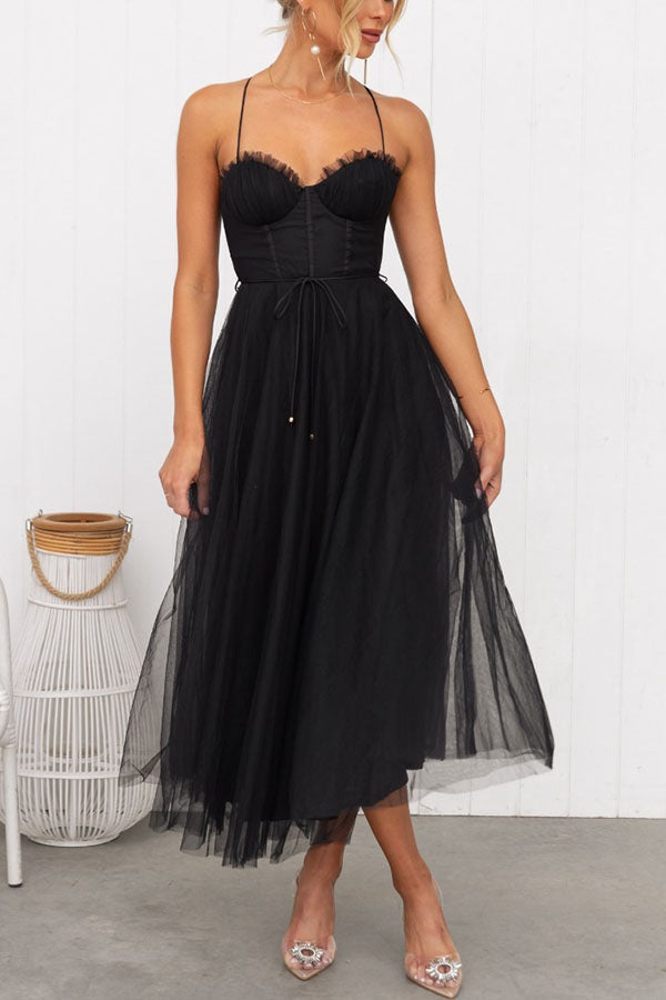 Elise – Zachtblauwe chiffon maxi-jurk met tulelaag en ronde hals