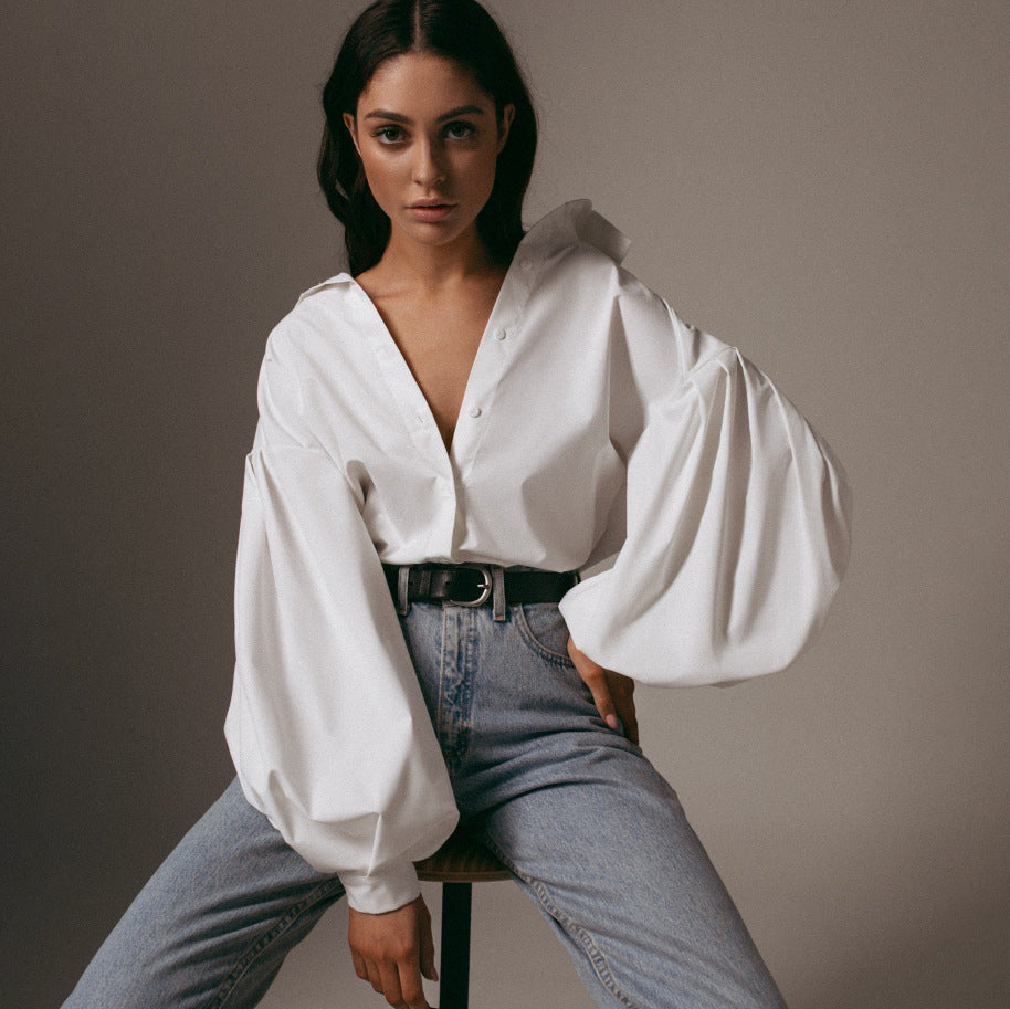 Babet – Klassieke blouse met gepofte mouwen en luchtige stof