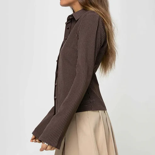 Noa – Getailleerde blouse in katoenmix met uitlopende mouwen en stijlvolle V-halslijn
