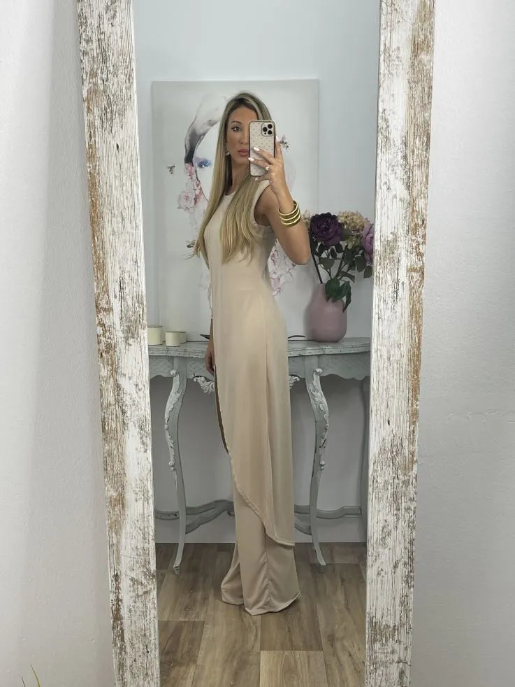 Mira – Zachtgrijze jersey set met asymmetrische top en hoge taille broek