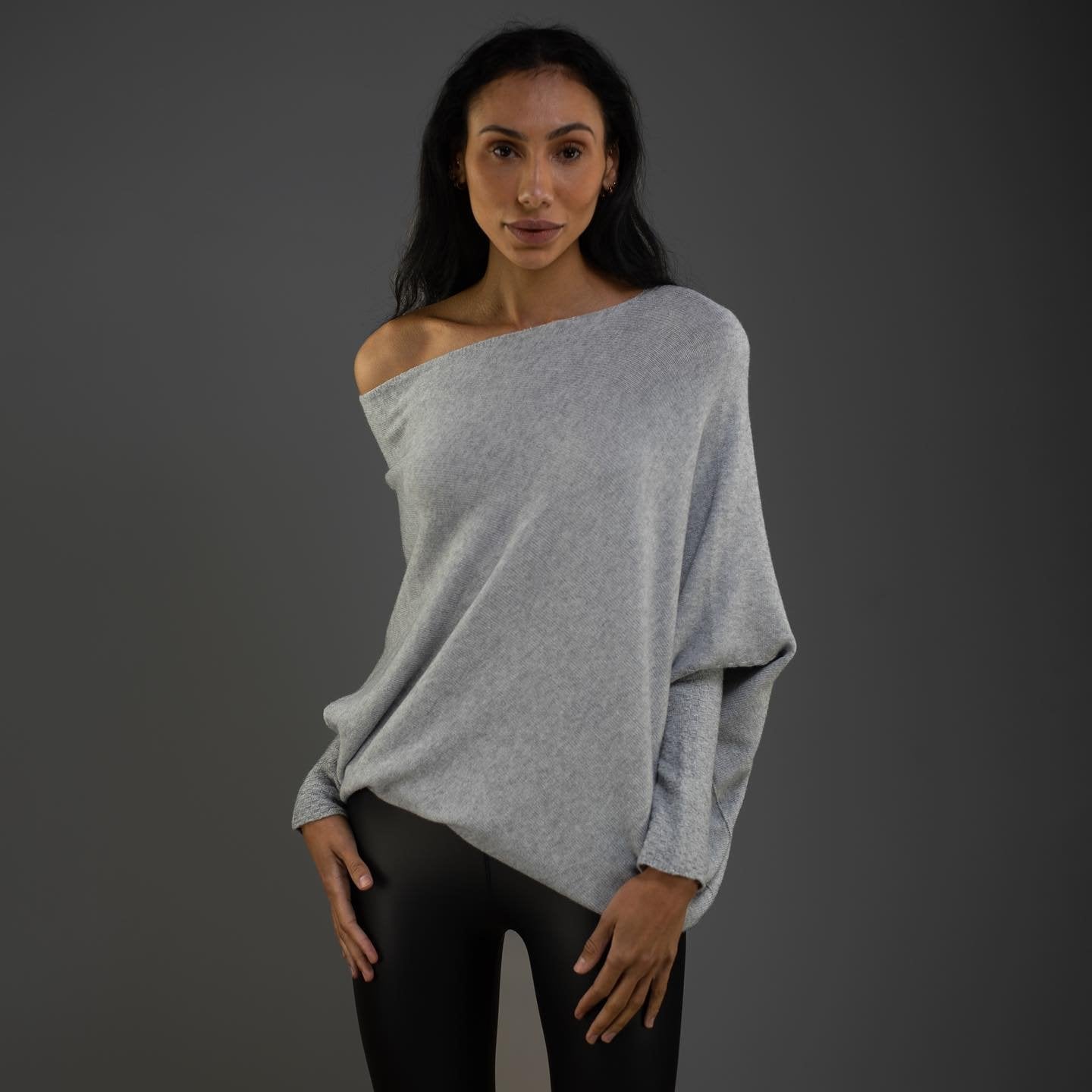 Amira – Off Shoulder Dames Trui Van Zachte Stof