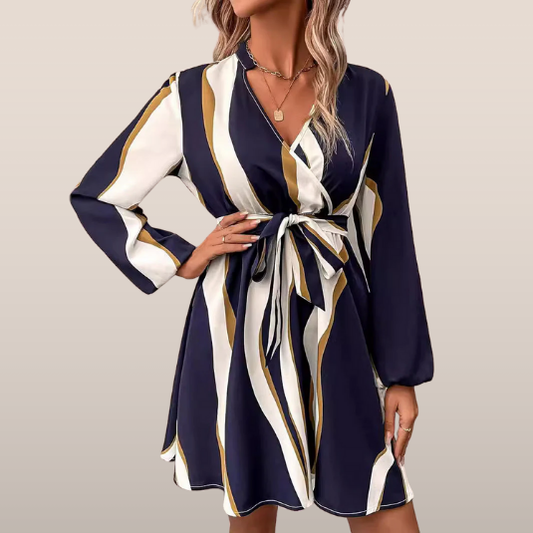 Maud – wikkeljurk met abstracte print en lange mouwen