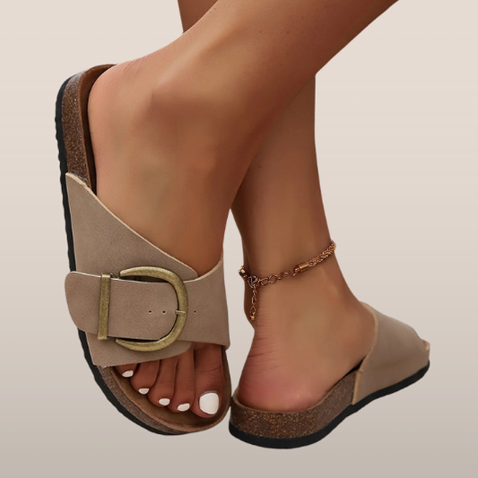 Nora – Slippers met gekruiste banden kurkzool en gespsluiting
